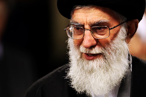 نماز امام خامنه ای بر پیکر یار صدیق انقلاب