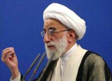 آیت الله جنتی: بخشی از گرفتاری های انسان ها به منظور آزمایش و امتحان آنها است