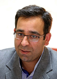 اجرای سیستم آبیاری قطرهای اتوماتیک فضای سبز معلق خارجی در اهواز