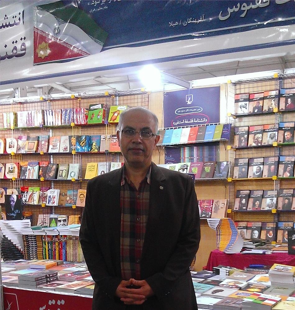 مردم روزی نیم ساعت کتاب بخوانند/ به دلیل برپایی خوب نمایشگاه کتاب باید از قنواتی تشکر کرد