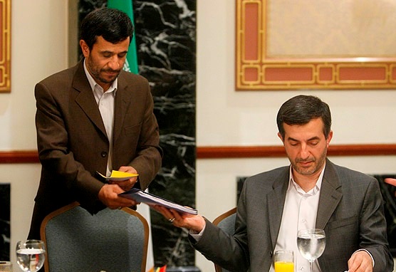حتی در مهمانی های خانوادگی هم سیاسی صحبت نمی کنم