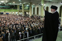 جبهه مقابل نظام اسلامی سعی می‌کند چهره خاندان خبیث و منحوس پهلوی را بزک کند