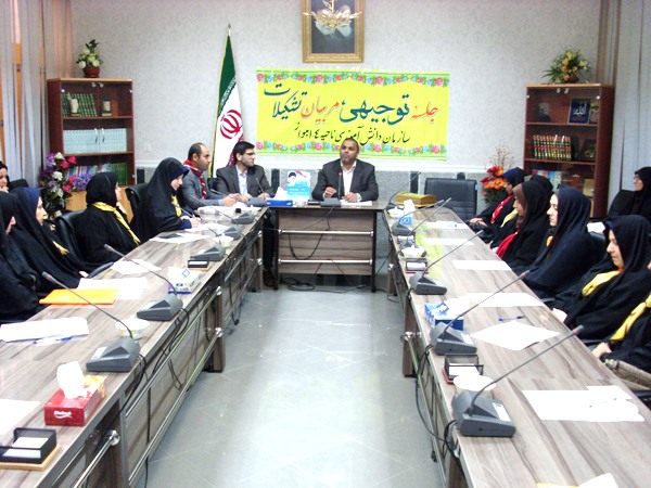 فاضل خمیسی در نشست با مربیان تشکیلات فرزانگان پیشتازان ناحیه 4 اهواز 