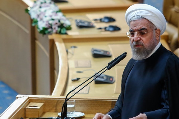 هرکس می‌خواهد شعار دهد، از جیب خود شعار دهد نه فقرا 