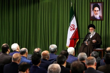 روایتی از دیدار «رزمندگان» دیپلماسی با رهبر انقلاب؛جلسه روخوانی قانون اساسی