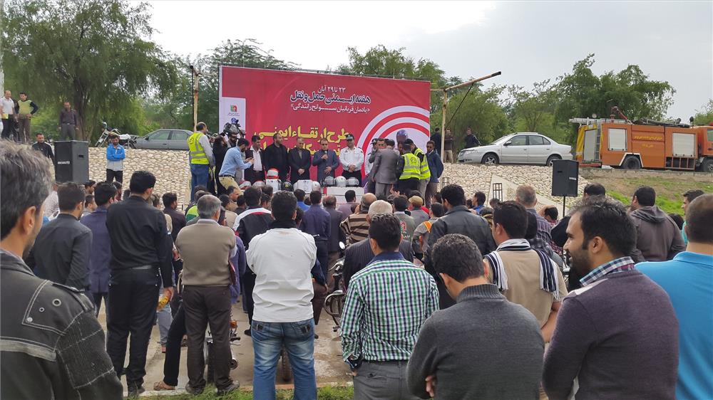 اهداء 300 کلاه ایمنی به موتور سیکلت سواران در شهرستان شوشتر