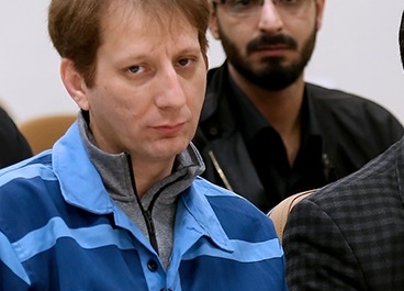 وکیل بابک زنجانی: موکلم بدهکاری خود به وزارت نفت را تایید می کند / او مجرم نیست