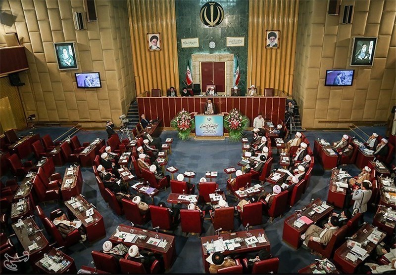 اولین داوطلب انتخابات مجلس خبرگان رهبری در ستاد انتخابات کشور حضور یافت