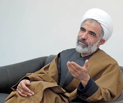 اقتضای فرهنگ انقلابی گاه مذاکره و در صورت لزوم حتی برقراری روابط است