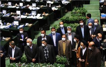 حضور جمعی از نمایندگان با ماسک در صحن مجلس