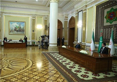 ایران و ترکمنستان ۱۷ سند همکاری امضا کردند