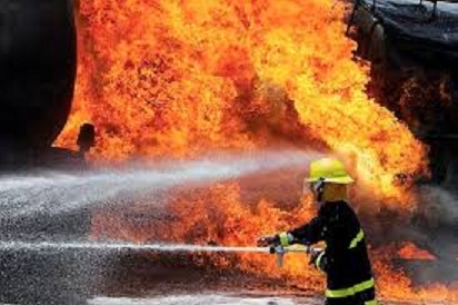 آتش سوزی در خیابان طالقانی اهواز دو مجروح بر جای گذاشت