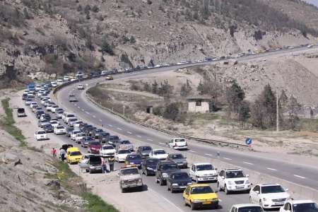 حجم ترافیک در جاده کرج - چالوس نیمه سنگین است