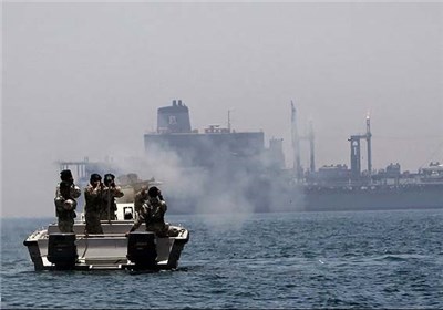 نیروی دریایی ارتش نفتکش ایرانی را از محاصره دزدان دریایی نجات داد