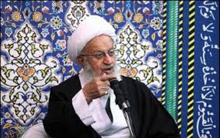 آیت الله مکارم: آیا باید با هر ذلتی به عمره مفرده رفت؟