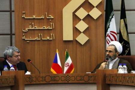 جمهوری اسلامی با پایداری و مقاومت امور خود را پیش می برد