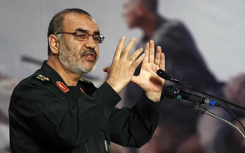 در مذاکرات هیچ گونه توافقی را که ذرهای خدشه به عزت ملت ایران میزند، نداشته باشد