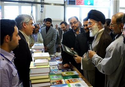 بازدید رهبر معظم انقلاب از نمایشگاه کتاب