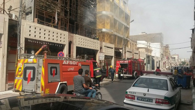 شعله های آتش بار دیگر پاساژ سوخته کادوس 4 آبادان را در برگرفت