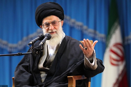 امام خامنه‌ای: دشمن با بهانه‌هایی نظیر «مذهب» و «قومیت» اختلاف‌افکنی می‌کند