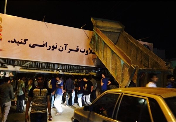 شهردار منطقه دو: باز شدن جک کامیون دلیل سقوط عرشه پل عابر پیاده بود 