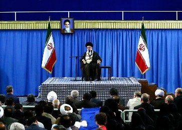 رهبر معظم انقلاب:کسانی که تلاش دارند چهره هیولایی دشمن خبیث را با بزک کردن رسانه ای بپوشانند، مخالف مصالح ملت هستند