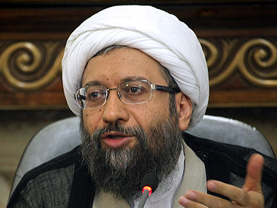 آیت الله آملی لاریجانی:  با جذب 4هزار قاضی شاهد تحول در دستگاه قضایی خواهیم بود