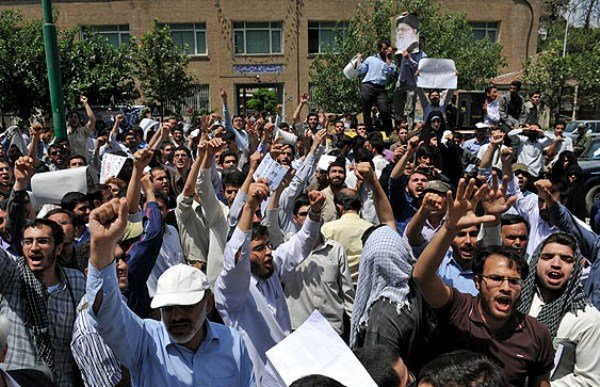 تجمع دانشگاهیان علومپزشکی اهواز در اعتراض به حادثه اسفبار منا