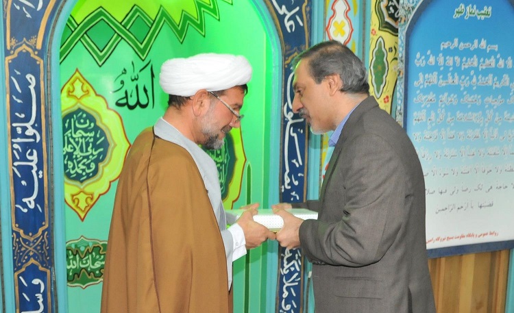 امام جمعه شهر ویس به پاس از عملکردفرهنگی-اجتماعی مدیرعامل نیروگاه رامین تقدیر کرد