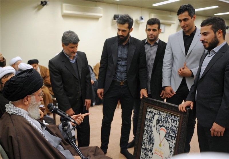 ایستادن بانوی ورزشکار بر سکوی قهرمانی با حجاب کامل اسلامی افتخاری بالاتر از قهرمانی است 