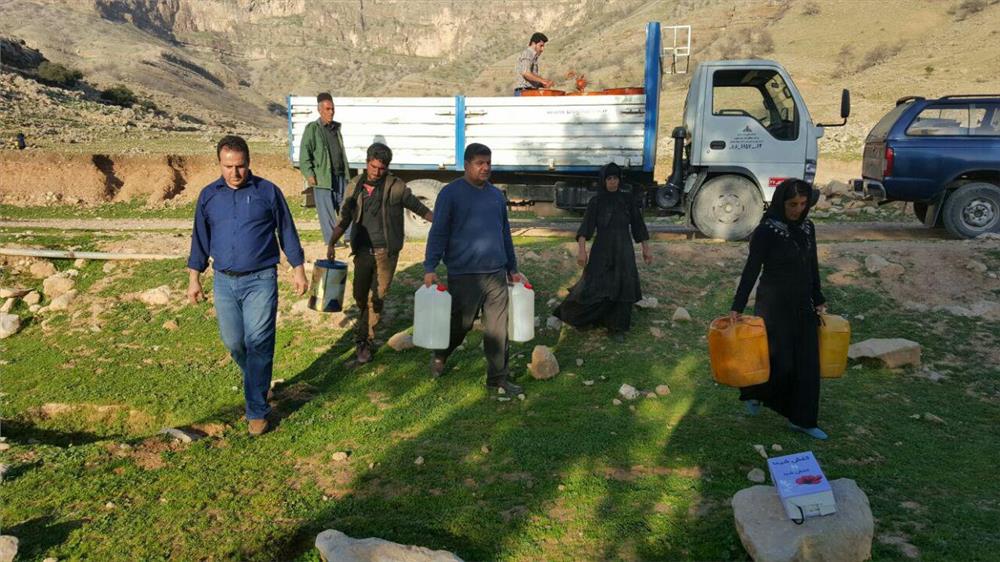 توزیع سوخت بین عشایر مسجدسلیمان توسط کارکنان نفتی