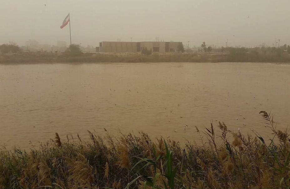 خوزستان وضعیت فوق بحرانی/ طرح 550 هزار هکتاری بین زمین و آسمان/ نفس کشیدن در خوزستان به سختی