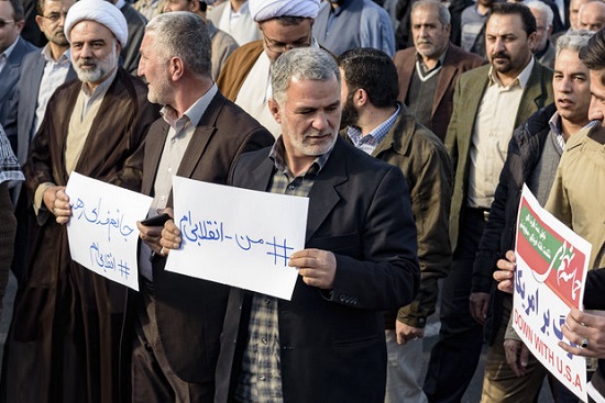 لحظه به لحظه با خبرنگاران آرانیوز با بزرگترین راهپیمایی مردم انقلابی سراسر کشور در حمایت از آرمان های انقلاب و اعلام برائت از فتنه گران / خیزش مردم علیه آشوبگران آغاز شد/ نباید به بیگانگان اجازه دخالت داد