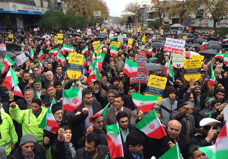 لحظه به لحظه با خبرنگاران آرانیوز با بزرگترین راهپیمایی مردم انقلابی سراسر کشور در حمایت از آرمان های انقلاب و اعلام برائت از فتنه گران / خیزش مردم علیه آشوبگران آغاز شد/ نباید به بیگانگان اجازه دخالت داد