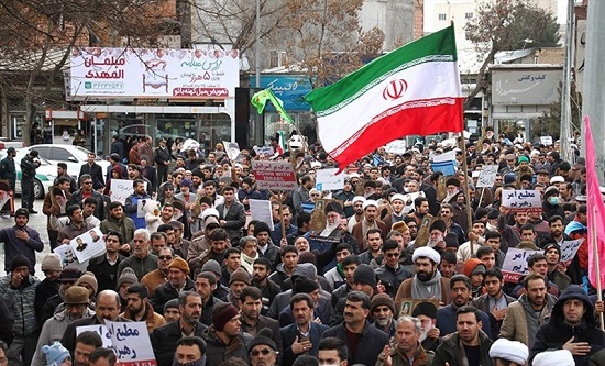 لحظه به لحظه با خبرنگاران آرانیوز با بزرگترین راهپیمایی مردم انقلابی سراسر کشور در حمایت از آرمان های انقلاب و اعلام برائت از فتنه گران / خیزش مردم علیه آشوبگران آغاز شد/ نباید به بیگانگان اجازه دخالت داد