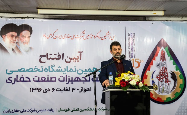 ساخت داخلی تجیهزات پرمصرف در صنعت نفت توسعه می یابد/ اکثر پروژه های اجتماعی صنعت نفت در خوزستان اجرا می شود/ ۷۵ درصد کالاهای ساخت داخل حفاری را شرکتهای خوزستانی تولید می کنند/ ۵۰۰ میلیارد تومان تسهیلات به واحدهای تولیدی خوزستان پرداخت می شود