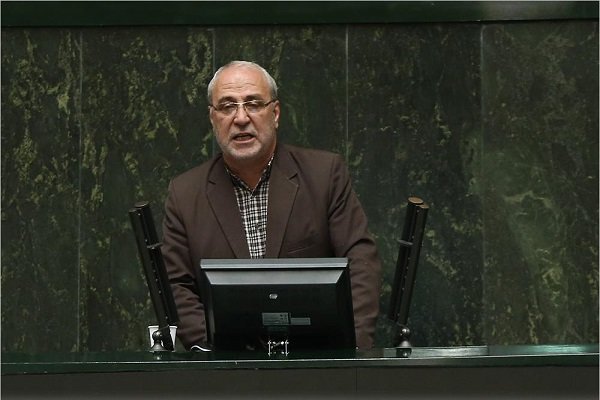 لاریجانی: قرار نیست لایحه بودجه دو سه روزه بررسی شود/ سخنگوی کمیسیون تلفیق:اختیار افزایش نرخ حامل های انرژی در سال ۹۷ به دولت تفویض شد/ حاجی دلیگانی در مخالفت با کلیات لایحه بودجه: تازیانه مالیات بدن یخ زده تولید را نابود می کند/ کلیات لایحه بودجه ۹۷ تصویب شد
