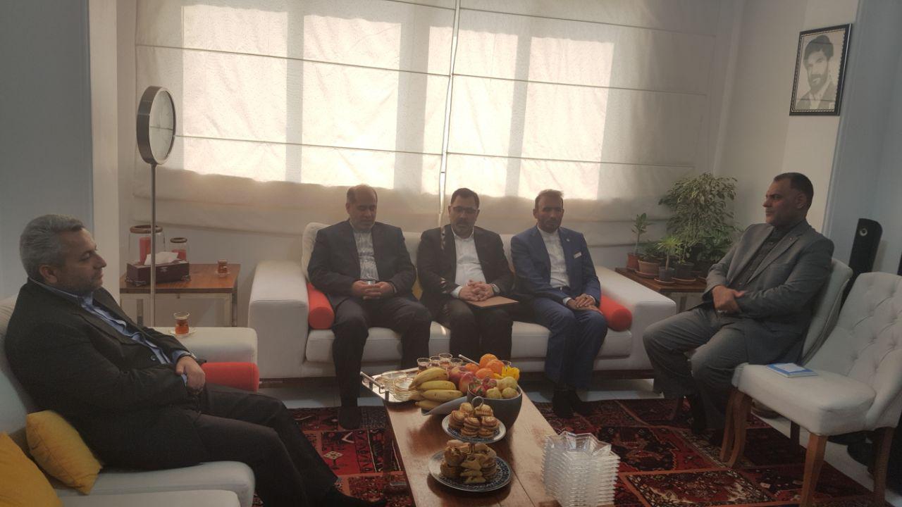 سفر استانی جلیلی معاون وزیر اقتصاد و دارائی به مهمترین بندر کرانه جزایر خلیج فارس و تنکه هرمز/جلیلی معاون وزیر اقتصاد و دارایی: عدم شفاف سازی اطلاعات، مجازات های جدی را در پی دارد/ قانون ارزش افزوده به نفع بخش خصوصی و مناطق کمتر توسعه یافته در حال اصلاح است/ فضای تعاملی که امروز وزارت اقتصاد در آن به سر می برد در راستای منویات مقام معظم رهبری است