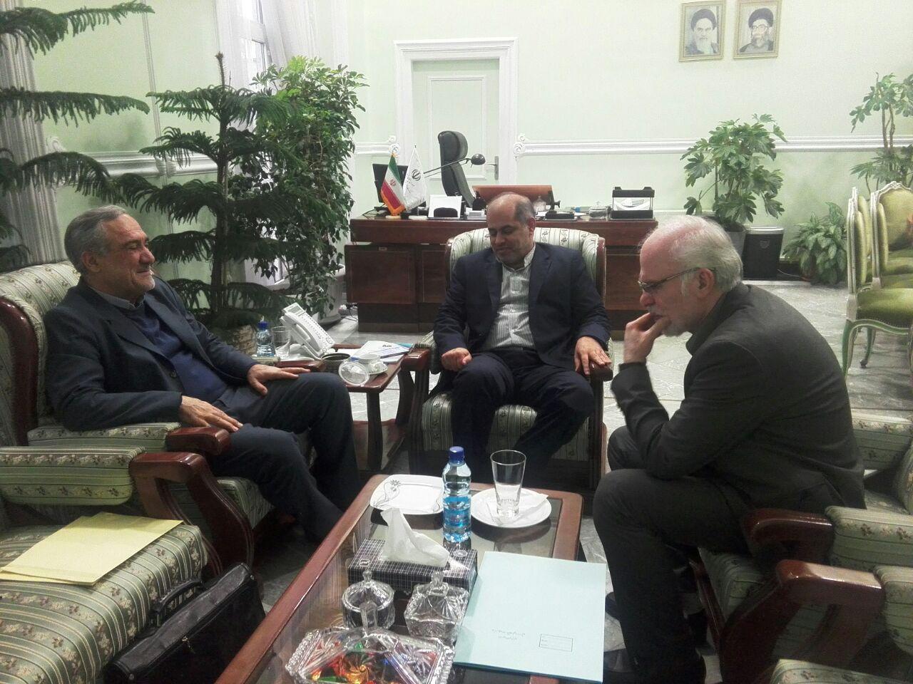 دیدار مقتدایی استاندار سابق با معونین وزیر اقتصاد، خوزستان در مثلث چهره های کارآمد و متخصص/ چشم اندازی روشن در انتظار اقتصاد خوزستان/ جلیلی و ندیمی بوشهری معاونین وزیر اقتصاد و دارایی و مقتدایی استاندار سابق در تلاش و همفکری برای رونق خوزستان/ اقتدار آبادانی ها در پایتخت