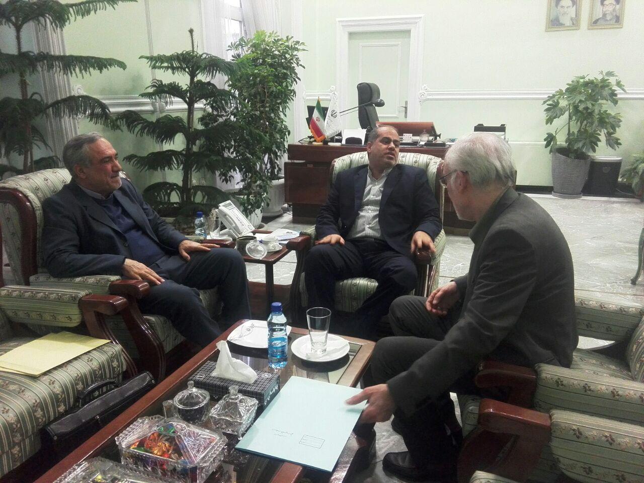 دیدار مقتدایی استاندار سابق با معونین وزیر اقتصاد، خوزستان در مثلث چهره های کارآمد و متخصص/ چشم اندازی روشن در انتظار اقتصاد خوزستان/ جلیلی و ندیمی بوشهری معاونین وزیر اقتصاد و دارایی و مقتدایی استاندار سابق در تلاش و همفکری برای رونق خوزستان/ اقتدار آبادانی ها در پایتخت
