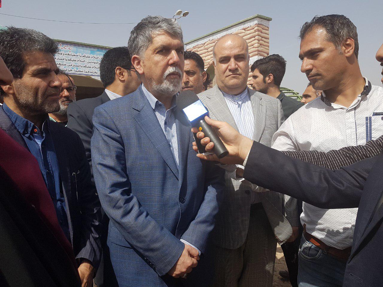 وزیر فرهنگ و ارشاد اسلامی با استاندار خوزستان تفاهم نامه امضا کرد/ صالحی: تنوع اقوام یک فرصت برای ایران است/ مسیر حوزه فرهنگ و هنر خوزستان برای3سال آینده ترسیم شد/ خرج کردن در حوزه فرهنگ را هزینه‌کرد بی‌بازگشت تلقی نکنیم/ نماینده ولی فقیه در خوزستان: شهرهای استان، هر کدام یک روز شاخص در تاریخ کشور برای دارند/ دیدار فعالان فرهنگی و هنری آبادان و خرمشهر با وزیر ارشاد/ دستاوردهای فرهنگی هنرری اروند بیان شد