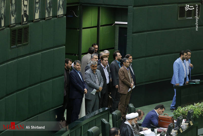 استیضاح ربیعی و آخوندی در دستور کار نمایندگان/ وزیر کار برای اشتغال جوانان مناطق مرزی چه کرده است/ آقای ربیعی به درد ریاست سازمان تامین اجتماعی می‌خورید/ ربیعی صدای بازنشستگان و کارگران فولاد را نمی‌شنود/  مدیریت اقتصادی ربیعی نادرست است/ ربیعی در مجلس: استیضاح حق مجلس است و در وزارت تعاون موفق بودم/ حسنوند: ربیعی گفت نفوذی نظام در ستاد میرحسین موسوی هستم/ حواشی استیضاح ربیعی