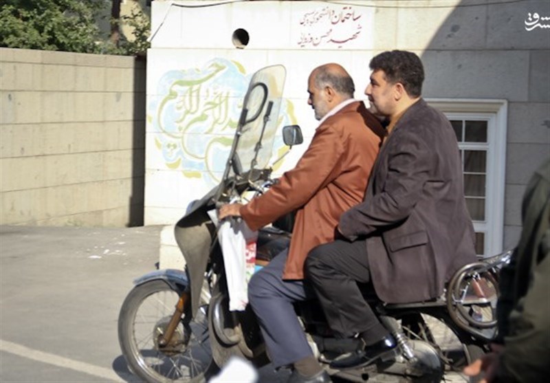 همه مسئولانی که موتور سوار می‌شوند اما بدون کلاه! +عکس