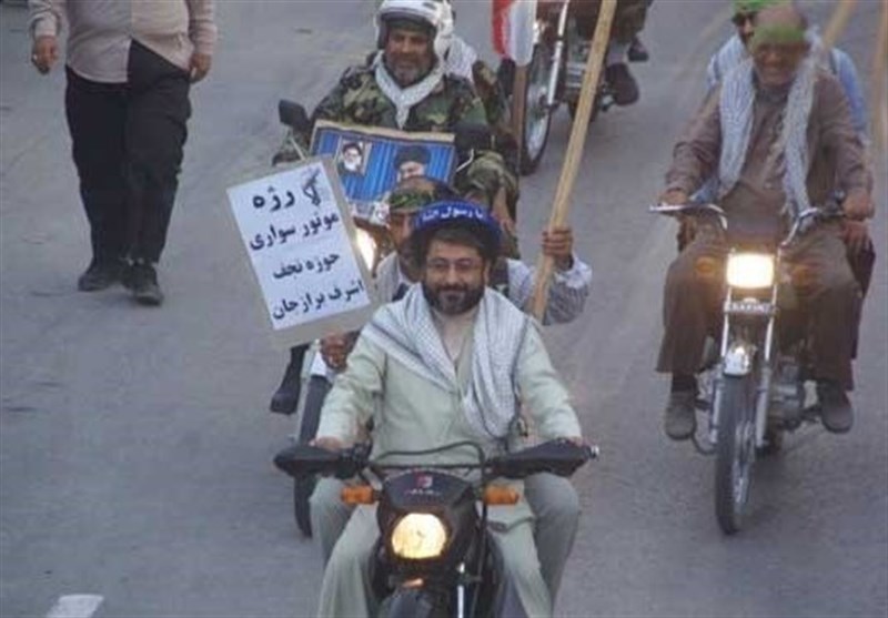 همه مسئولانی که موتور سوار می‌شوند اما بدون کلاه! +عکس