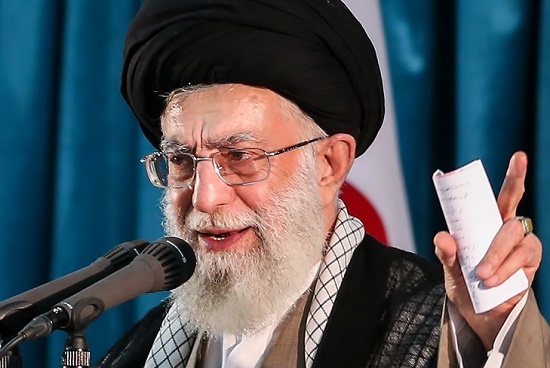 امام خامنه‌ای در حرم امام: کشور بدون موتور پرقدرت انقلاب به آرزوهای بزرگ خود دست نخواهد یافت