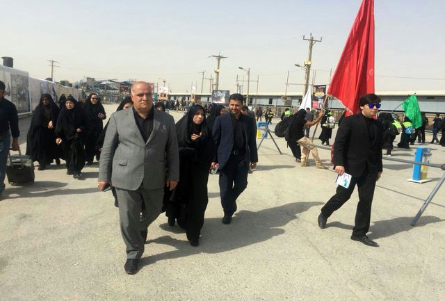 مسئولان از خدمت به زائران  ابا عبدالله الحسین جا نمانند/ حماسه اربعین نمایش قدرت جهان اسلام است/ ترافیک رفت و آمد وزرا و مسئولین کشوری به مرزهای مهران و خوزستان/ خبرنگاران پایگاه خبری وتحلیلی آرانیوز از اول آبان در مرزها مستقر می شوند
