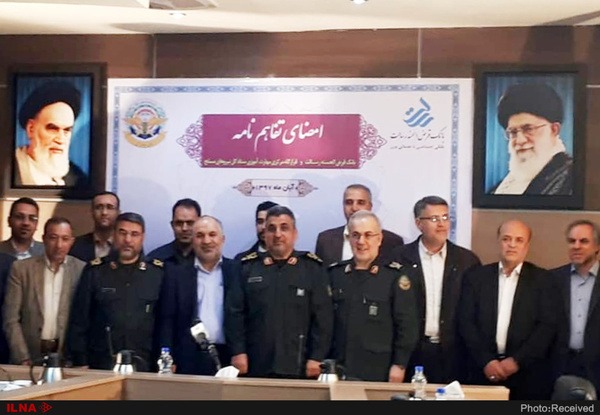 اهتزاز پرچم بانک قرض الحسنه رسالت بر فراز ستاد کل نیروهای مسلح/ درخشش بانک قرض الحسنه رسالت در قلب ستاد کل نیروهای مسلح کشور/ ایجاد اشتغال جوانان از ابتدای دوران سربازی کلید واژه بزرگترین تفاهمنامه جدید بانک قرض الحسنه رسالت با ستاد کل نیروهای مسلح/ حسین زاده مدیرعامل بانک قرض الحسنه رسالت کشور: توسعه شبکه‌های بانکی قرض الحسنه رسالت  در راستای اقتصاد مقاومتی و مهارت افزایی جوانان با ستاد کل نیروهای مسلح و همکاری مشترک سپاه، ارتش، ناجا خواهد بود/ باشی زاده فرهنگ قرض الحسنه رسالت دستور الهی حرکت بسیار ارزشمند و نماد گسترش پول حلال در جامعه است/ تقدیر و حمایت تمام قد رئیس اداره سرمایه انسانی سرباز ستاد کل نیروهای مسلح از بانک قرض الحسنه رسالت در راستای اقتصاد مقاومتی و کارآفرینی و اشتغال سربازان نقش آفرینی کردن/ چشم انداز بانک رسالت برای رفع بیکاری ۵ استان کشور زیر چتر حمایتی و اشتغالزایی رسالت قرار گرفت