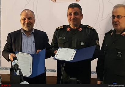 اهتزاز پرچم بانک قرض الحسنه رسالت بر فراز ستاد کل نیروهای مسلح/ درخشش بانک قرض الحسنه رسالت در قلب ستاد کل نیروهای مسلح کشور/ ایجاد اشتغال جوانان از ابتدای دوران سربازی کلید واژه بزرگترین تفاهمنامه جدید بانک قرض الحسنه رسالت با ستاد کل نیروهای مسلح/ حسین زاده مدیرعامل بانک قرض الحسنه رسالت کشور: توسعه شبکه‌های بانکی قرض الحسنه رسالت  در راستای اقتصاد مقاومتی و مهارت افزایی جوانان با ستاد کل نیروهای مسلح و همکاری مشترک سپاه، ارتش، ناجا خواهد بود/ باشی زاده فرهنگ قرض الحسنه رسالت دستور الهی حرکت بسیار ارزشمند و نماد گسترش پول حلال در جامعه است/ تقدیر و حمایت تمام قد رئیس اداره سرمایه انسانی سرباز ستاد کل نیروهای مسلح از بانک قرض الحسنه رسالت در راستای اقتصاد مقاومتی و کارآفرینی و اشتغال سربازان نقش آفرینی کردن/ چشم انداز بانک رسالت برای رفع بیکاری ۵ استان کشور زیر چتر حمایتی و اشتغالزایی رسالت قرار گرفت