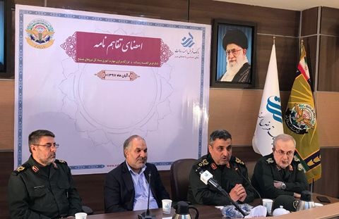 اهتزاز پرچم بانک قرض الحسنه رسالت بر فراز ستاد کل نیروهای مسلح/ درخشش بانک قرض الحسنه رسالت در قلب ستاد کل نیروهای مسلح کشور/ ایجاد اشتغال جوانان از ابتدای دوران سربازی کلید واژه بزرگترین تفاهمنامه جدید بانک قرض الحسنه رسالت با ستاد کل نیروهای مسلح/ حسین زاده مدیرعامل بانک قرض الحسنه رسالت کشور: توسعه شبکه‌های بانکی قرض الحسنه رسالت  در راستای اقتصاد مقاومتی و مهارت افزایی جوانان با ستاد کل نیروهای مسلح و همکاری مشترک سپاه، ارتش، ناجا خواهد بود/ باشی زاده فرهنگ قرض الحسنه رسالت دستور الهی حرکت بسیار ارزشمند و نماد گسترش پول حلال در جامعه است/ تقدیر و حمایت تمام قد رئیس اداره سرمایه انسانی سرباز ستاد کل نیروهای مسلح از بانک قرض الحسنه رسالت در راستای اقتصاد مقاومتی و کارآفرینی و اشتغال سربازان نقش آفرینی کردن/ چشم انداز بانک رسالت برای رفع بیکاری ۵ استان کشور زیر چتر حمایتی و اشتغالزایی رسالت قرار گرفت