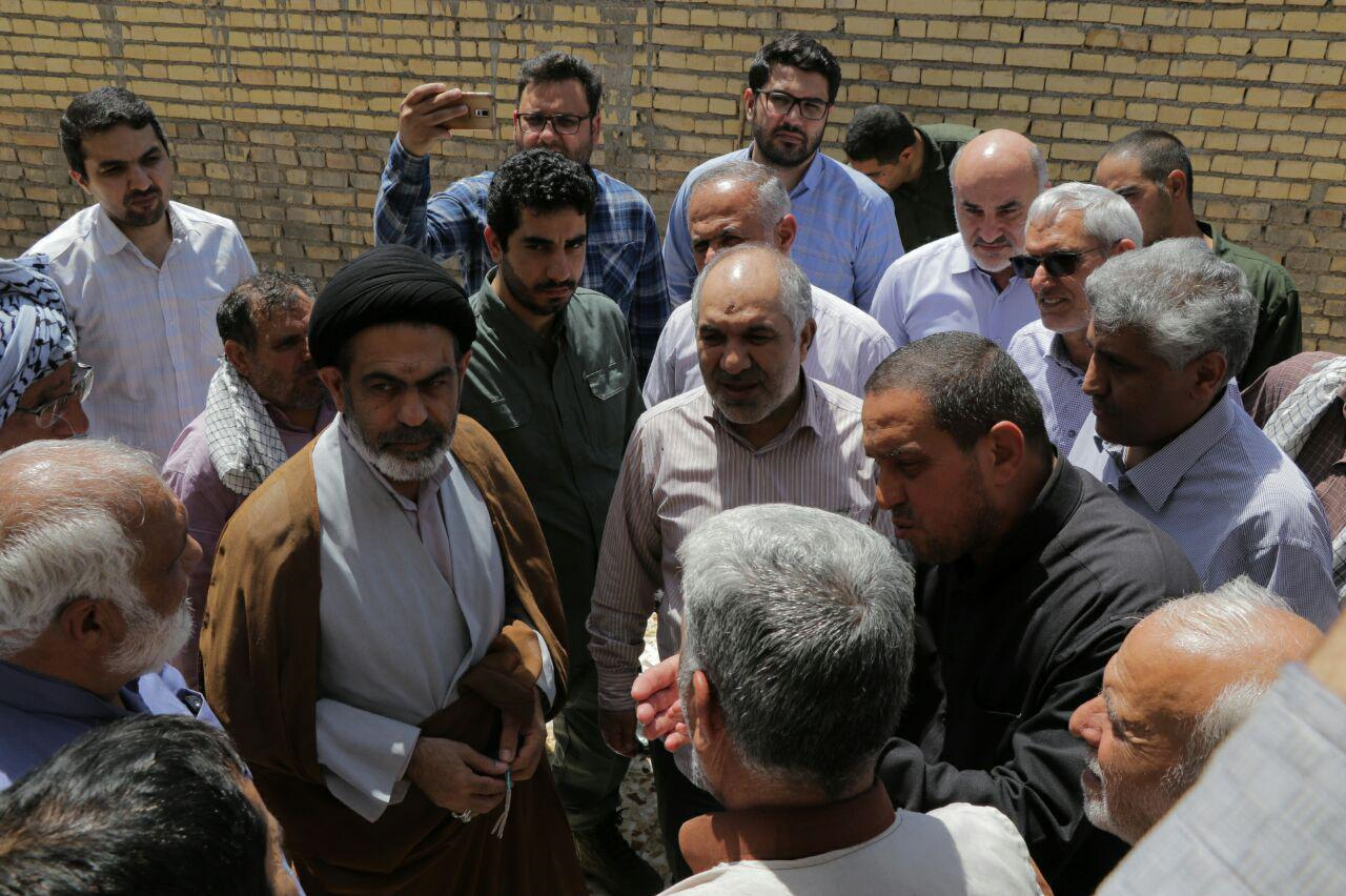 بزرگترین محموله کمک های مردمی بانک قرض الحسنه رسالت برای یاری سیل زدگان وارد خوزستان شد/ پیشگامی بانک قرض الحسنه رسالت  در بین بانکها و موسسات برای امداد به سیل زدگان خوزستان